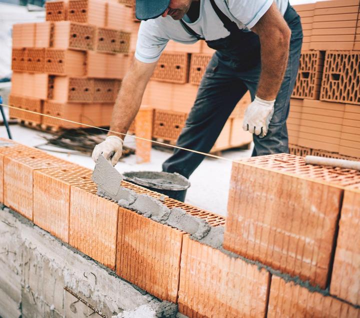 Des maçons polyvalents.